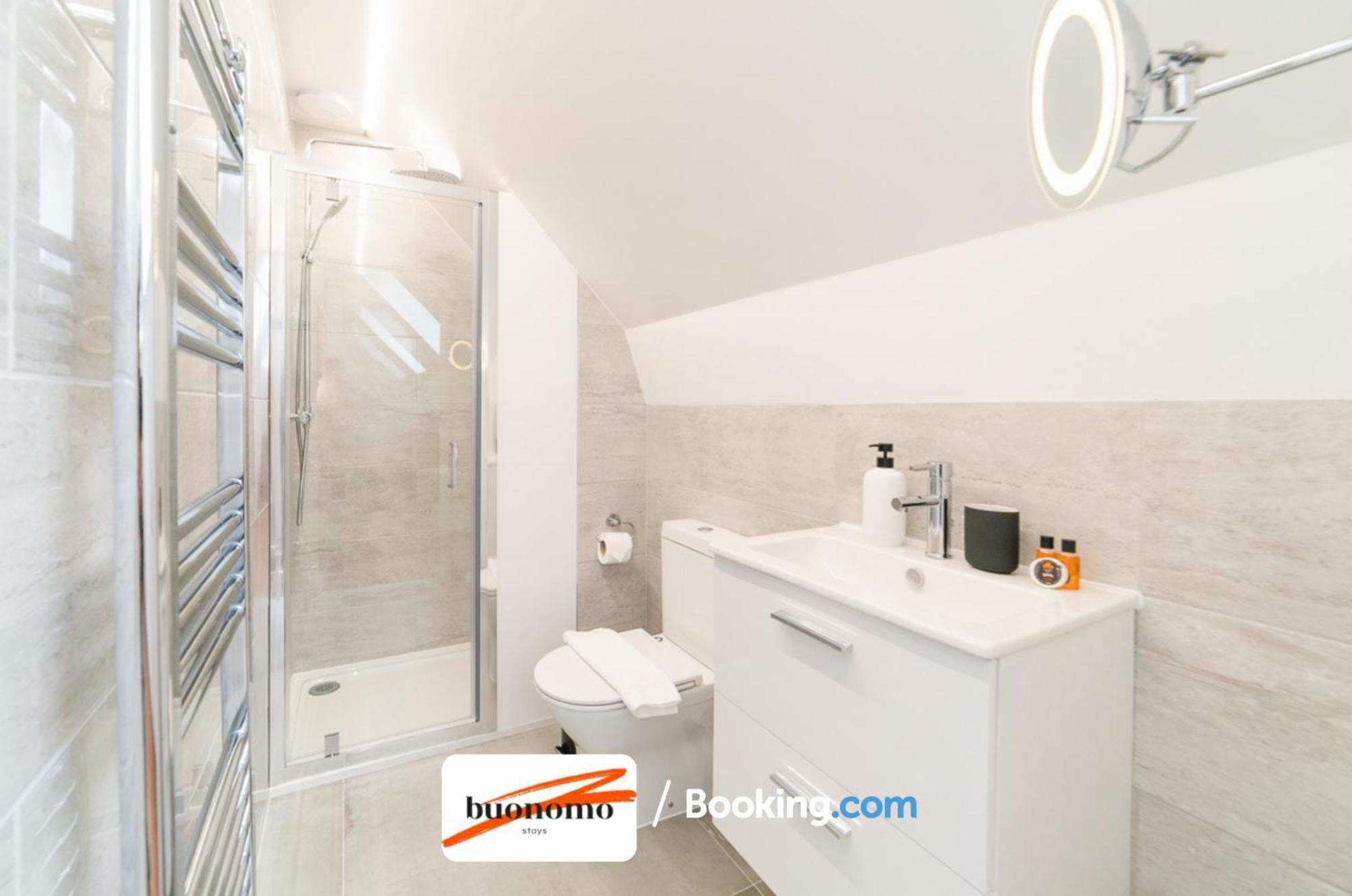 Two Bedroom Apartment At Buonomo Stays Short Lets & Serviced Accommodation لندن المظهر الخارجي الصورة
