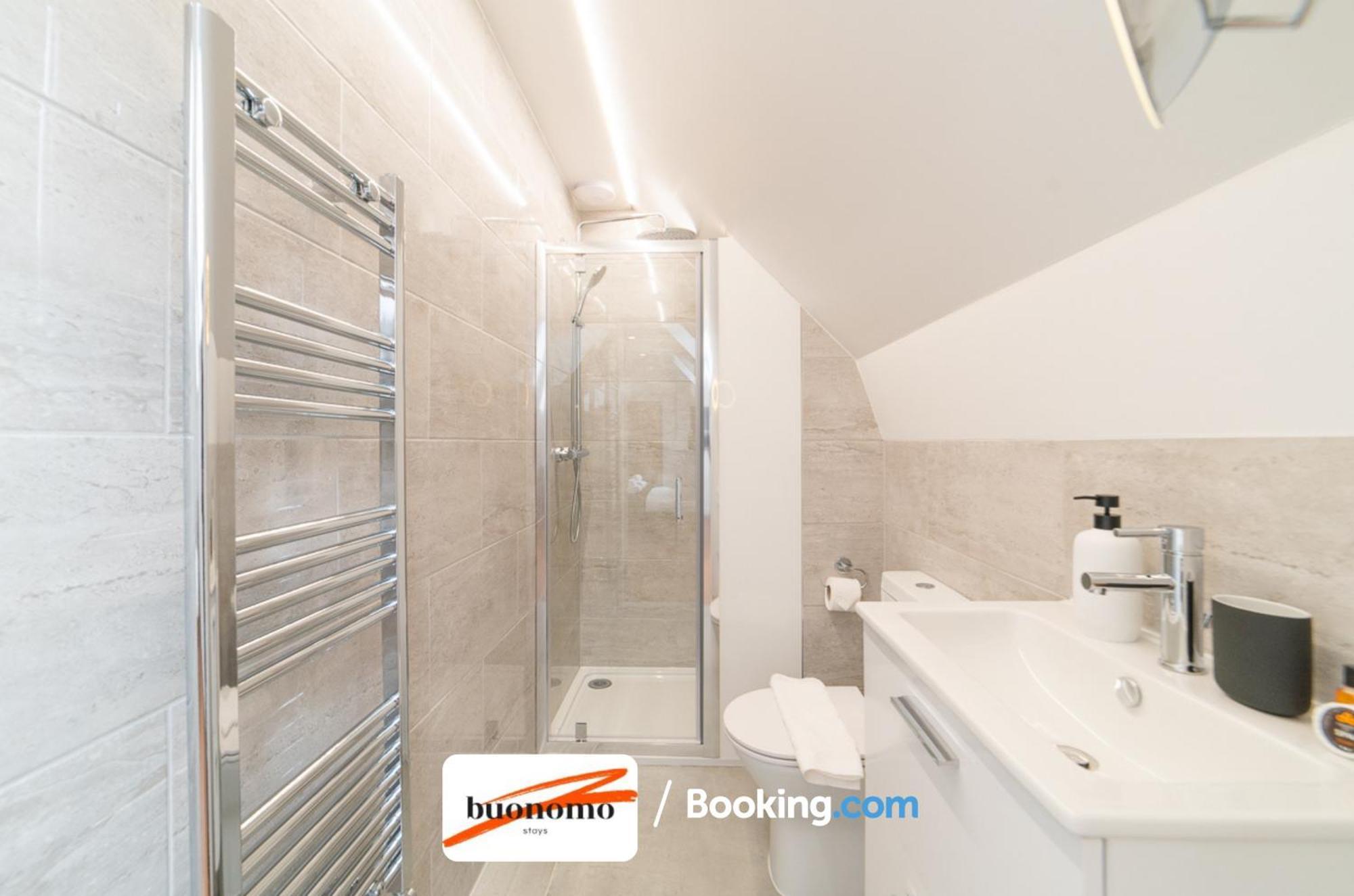 Two Bedroom Apartment At Buonomo Stays Short Lets & Serviced Accommodation لندن المظهر الخارجي الصورة